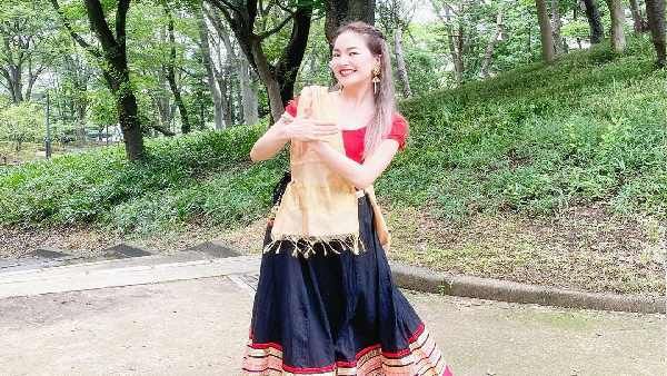 Video: હિંદી ગીતો પર ડાંસ કરીને સોશિયલ મીડિયા સેંસેશન બની જાપાની ગર્લ, બૉલિવુડ અભિનેત્રીઓને પણ કરી ફેલ!