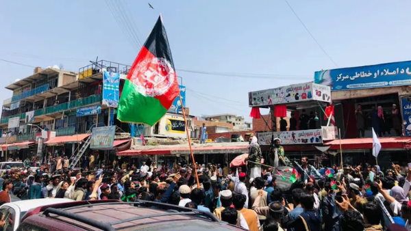 અફઘાનિસ્તાન: પ્રદર્શન કરતા લોકો પર તાલિબાને કર્યો ગોળીબાર, ઓફીસો પર અફઘાન ધ્વજની કરી રહ્યાં હતા માંગ