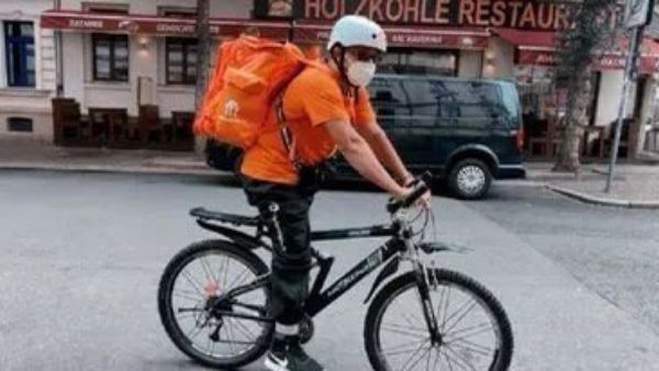 પિઝા વેચવા મજબુર બન્યા અફઘાનિસ્તાનના પૂર્વ કેબિનેટ મંત્રી, સામે આવી તસવીર