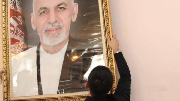 ખુદને રાષ્ટ્રપતિ જાહેર કર્યા ખુદને રાષ્ટ્રપતિ જાહેર કર્યા