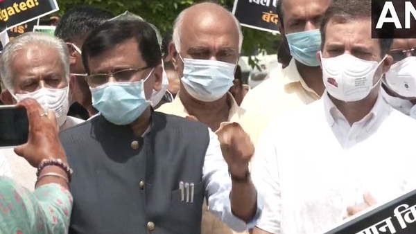 સંસદમાં લગાવાયો માર્શલ લો, એવું લાગ્યુ અમે પાકિસ્તાન બોર્ડર પર છીયે: સંજય રાઉત