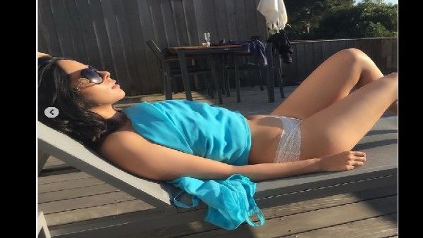 પૂલમાં મસ્તી કરવા ઉતરી મલ્લિકા શેરાવત, હોટનેસે ઈન્ટરનેટનો પારો ચડાવ્યો!