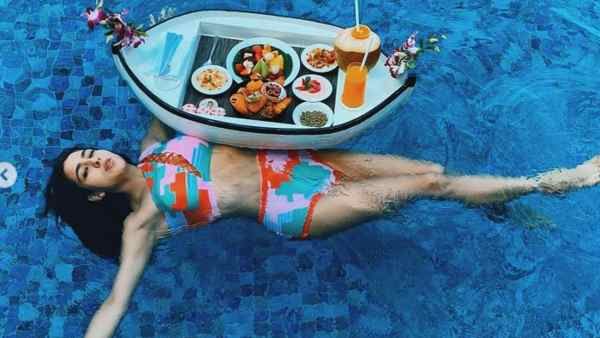 કારકિર્દીની શરૂઆતમાં જ અટકળો