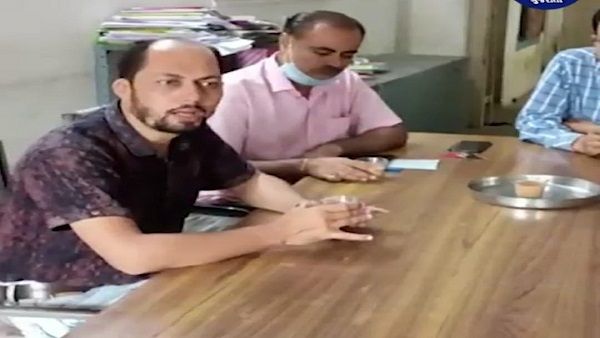 ચાય પે ચર્ચા: જુનાગઢમાં આચાર્ય શિક્ષકોના પ્રશ્નોના નિરાકરણ માટે કાર્યક્રમ યોજાયો