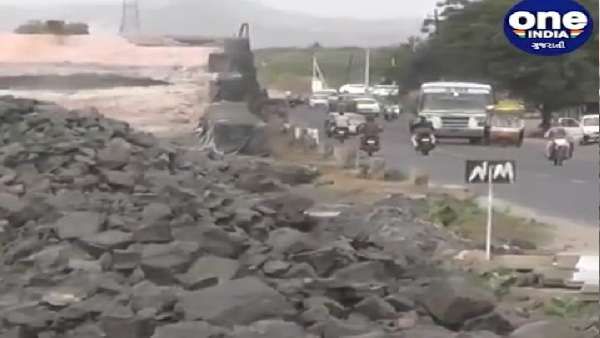 કચ્છઃ ભૂજોડી ઓવરબ્રીજનુ કામ ફરીથી બંધ થઈ જતા પ્રજા કંટાળી