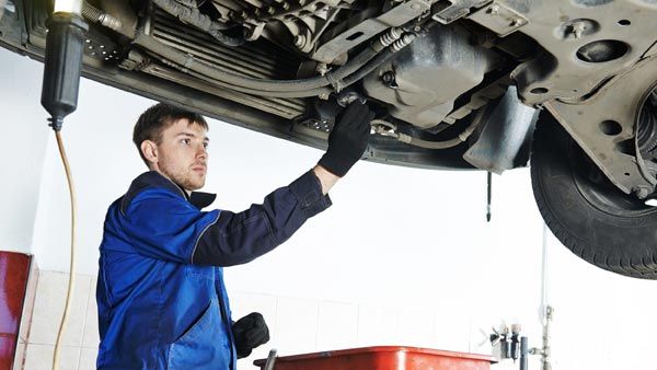 5. કારની નિયમિત સર્વિસ કરાવો