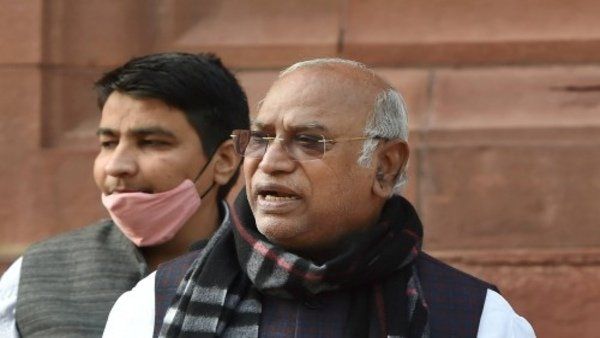 પોતાની જ પાર્ટીના નેતાઓ પર મલ્લિકાર્જૂન ખડગેનુ મોટુ નિવેદન, જાણો કપિલ સિબ્બલ સહિત નેતાઓએ શું કહ્યુ