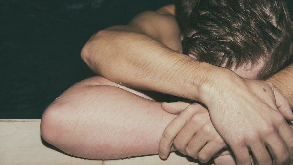 ગર્લફ્રેન્ડ પ્રેગ્નેન્ટ ન થાય એટલે છોકરાએ ગુપ્તાંગમાં લગાવી ફેવિક્વિક, પછી શું થયુ?