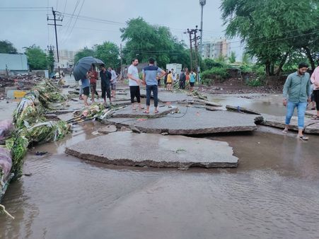 સૌરાષ્ટ્રમાં ચોમાસામાં 6 લોકોના મોત, લગભગ 5000 લોકોને ખસેડવામાં આવ્યા