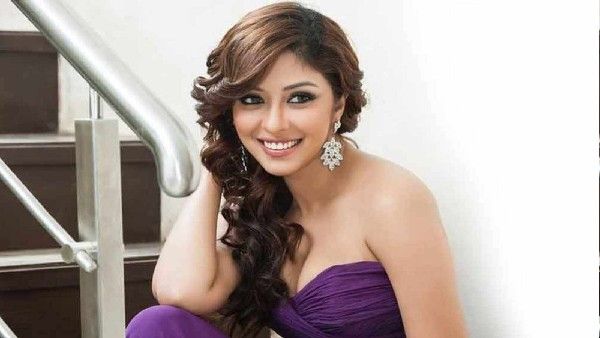 રૉડથી હુમલો કરવાની કોશિશ રૉડથી હુમલો કરવાની કોશિશ