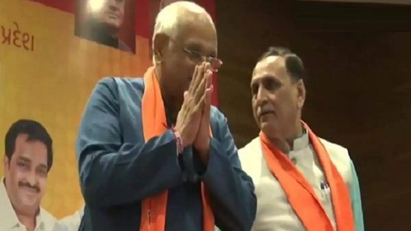 સર્વસંમતિથી સીએમ ચૂંટાયાઃ મંત્રી પ્રહલાદ જોશી સર્વસંમતિથી સીએમ ચૂંટાયાઃ મંત્રી પ્રહલાદ જોશી