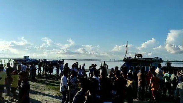 અસમ: બ્રહ્મપુત્રા નદીમાં 2 હોડીઓ વચ્ચે અકસ્માત, 50માંથી 40 લોકોને બચાવાયા, બચાવ કામગીરી ચાલુ