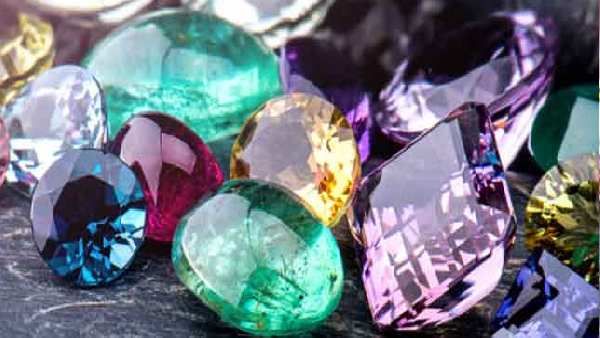 જન્મના મહિના મુજબ રત્ન ધારણ કરવાથી ખુલે છે બંધ નસીબના દ્વાર, જાણો તમારે કયુ રત્ન પહેરવુ?