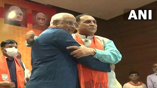 જાણો કેવા માહોલમાં બદલાયા મુખ્યમંત્રી, ભાજપને શું થશે ફાયદો?