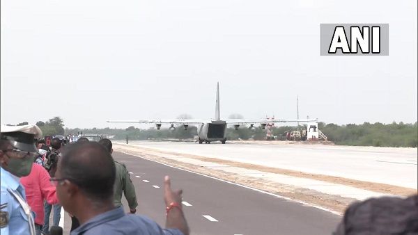 જાલોર નેશનલ હાઈવે પર સુખોઈ વિમાનનું લેન્ડિંગ, ઈમરજન્સીમાં રનવે તરીકે ઉપયોગ કરી શકાશે!
