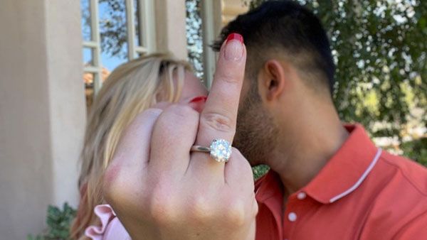 બતાવી ડાયમંડ રીંગ