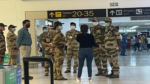 અભિનેત્રી આયેશા શર્મા સાથે દિલ્હી એરપોર્ટ પર સુરક્ષા તપાસ દરમિયાન ગેરવર્તનનો આરોપ!