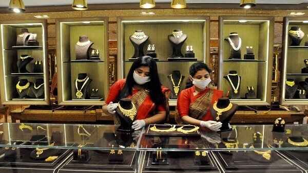 સોનું થયું સસ્તું સોનું થયું સસ્તું