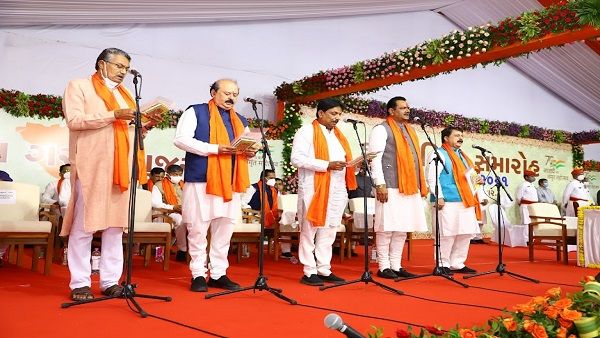 સૌને સાધવાની કોશિશ