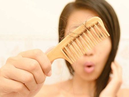 વાળ ખરતા કેવી રીતે અટકાવશો?