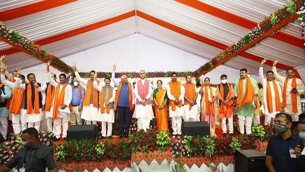 સીએમ ભુપેન્દ્ર પટેલની ટીમ જાહેર, હર્ષ સંઘવીને ગૃહ મંત્રાલય સોંપાયુ!