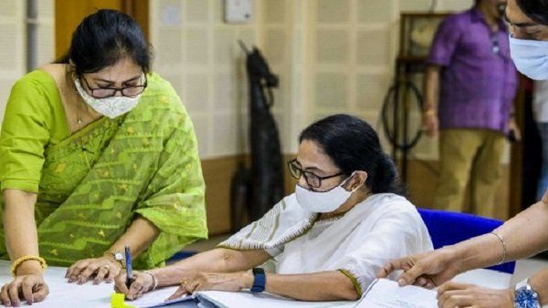 મમતા બેનર્જીએ ફોજદારી કેસો વિશે માહિતી આપી નથી