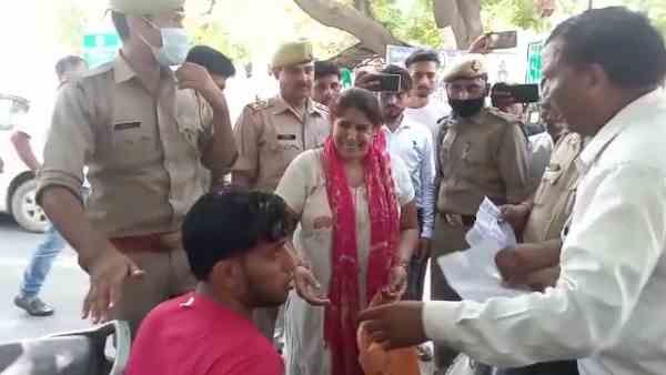 16 હજારનો દંડ ફટકારતા જીવ આપવા તૈયાર થયો યુવક, બાદ પોલીસે કર્યું આ કામ