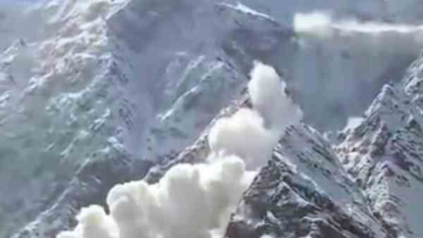 ખામિનગર ગ્લેશિયરમાં ફસાયા ટ્રેકર્સ, બરફવર્ષા અને ઠંડીના કારણે બેના મોત