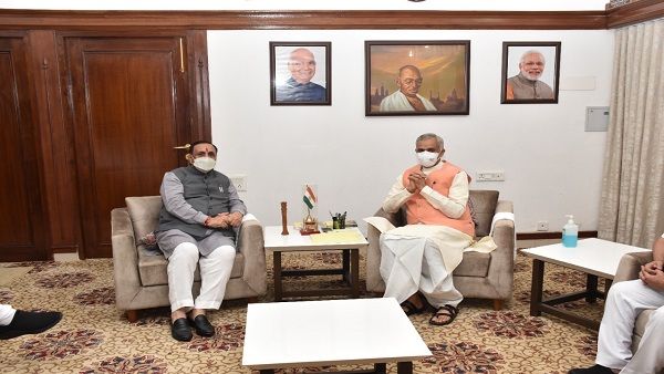 રૂપાણી જાતિય સમીકરણમાં ફીટ નહી