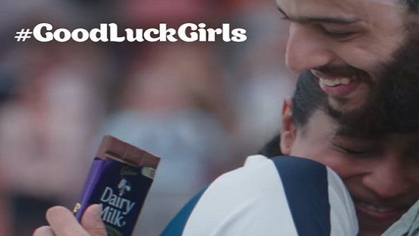 કેડબરી ચૉકલેટ એક વાર ફરીથી જાહેરાતના કારણે ચર્ચામાં, 90sની એડમાં આપ્યો ટ્વિસ્ટ, જુઓ Video