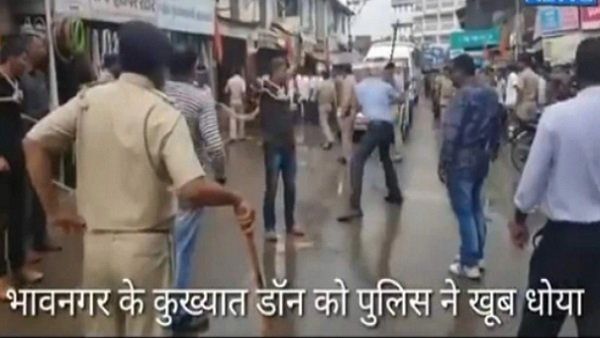 Fact Check : ભાવનગરના ડોનને પોલીસે જાહેરમાં ઢોર માર માર્યો?