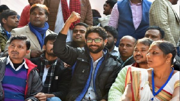 ગુજરાતના દલિત નેતા જિગ્નેશ મેવાણી કેટલી સંપત્તિના માલિક છે જાણો