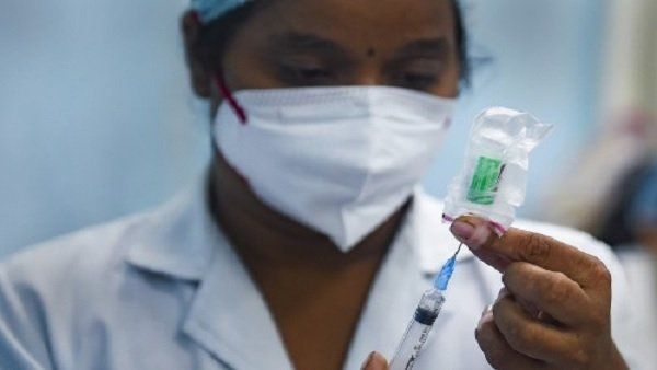 કોરોના રસીને બદલે નર્સે આપી હડકવાની રસી, નર્સ સસ્પેન્ડ