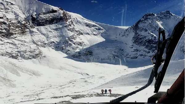 હિમાચલ પ્રદેશમાં ભારે હિમવર્ષા, પહાડ પર ફસાયેલા 3 ટ્રેકર્સના મોત, 10ને બચાવાયા