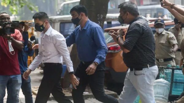 એનસીબીએ કહ્યુ - હાલમાં અનન્યા પાંડે સામે કોઈ પૂરતા પુરાવા નથી એનસીબીએ કહ્યુ - હાલમાં અનન્યા પાંડે સામે કોઈ પૂરતા પુરાવા નથી