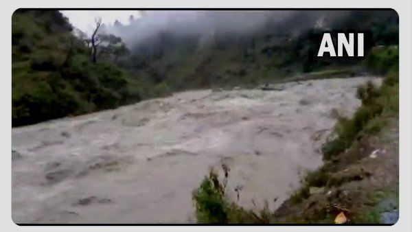 Video: ભારે વરસાદથી ઉત્તરાખંડમાં પૂર-ભૂસ્ખલનનુ જોખમ, તીર્થ સ્થળોએ હજારો લોકો ફસાયા, ઘણાના જીવ ગયા