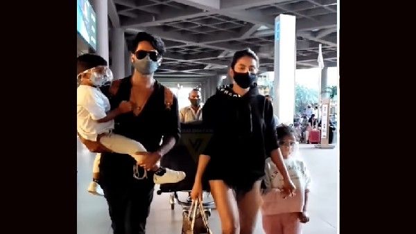 મીરાએ બ્લેક ડેનિમ શૉર્ટ પહેર્યુ