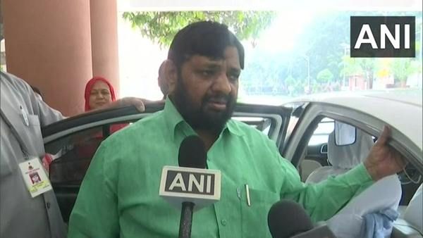 કેન્દ્રીય મંત્રી કૌશલ કિશોરે કહ્યું - રાહુલને ખબર નથી કે તેઓ શું બોલી રહ્યા છે કેન્દ્રીય મંત્રી કૌશલ કિશોરે કહ્યું - રાહુલને ખબર નથી કે તેઓ શું બોલી રહ્યા છે