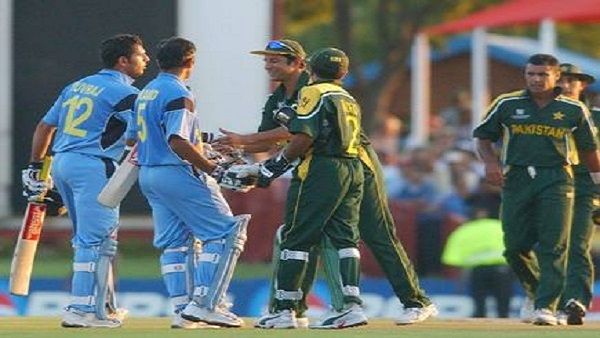 2003 : સચિન તેંડુલકરે પાકિસ્તાની બોલરોને ફટકાર્યા 2003 : સચિન તેંડુલકરે પાકિસ્તાની બોલરોને ફટકાર્યા