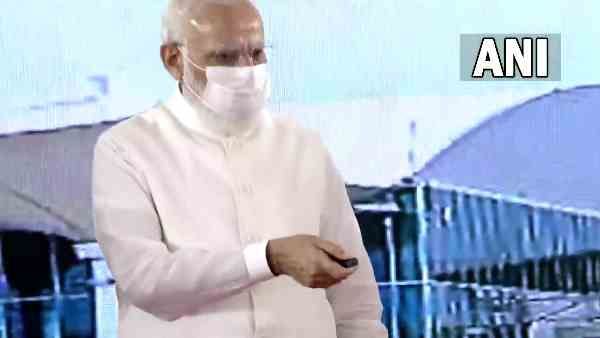 પીએમ મોદીએ કુશીનગર ઈન્ટરનેશનલ એરપોર્ટનુ કર્યુ ઉદ્ઘાટન, સીએમ યોગી અને સિંધિયા પણ હાજર