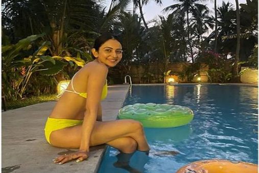 રકુલ પ્રીતે માણી પૂલમાં મજા, સ્વિમસ્યુટમાં વીડિયો શેર કર્યો