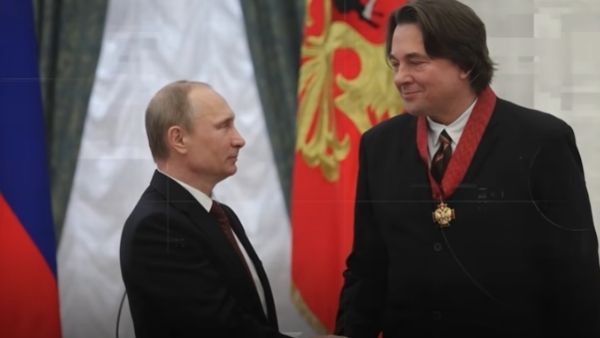 ભારતમાં શું મળ્યું?