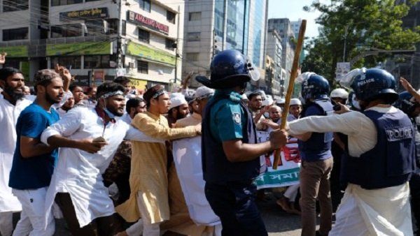 બાંગ્લાદેશ PMની અપીલ છતાં પણ ચાંદપુરના હિંદુ મંદિર પર હુમલો, પોલિસ અને ભીડની ઝડપમાં 5ના મોત