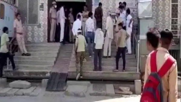 આરોપી શિક્ષક મનોજ સામે હત્યાનો કેસ નોંધાયો