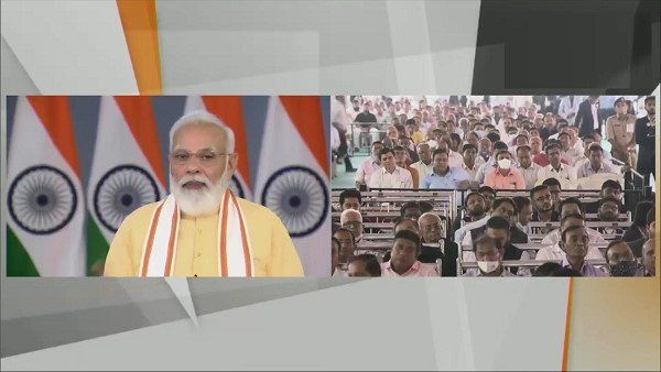 PM મોદીએ સુરતમાં 200 કરોડના ખર્ચે બનનારી હૉસ્ટેલનુ ભૂમિ પૂજન કરી કહ્યુ - આનાથી યુવાનોને નવી દિશા મળશે