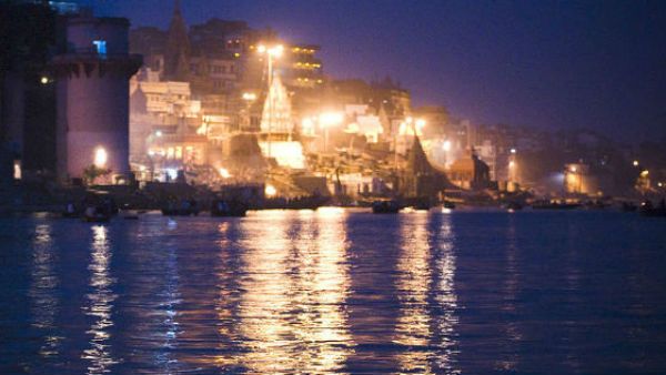 કાશીના ઘાટ પર વિશેષ પૂજા થાય છે