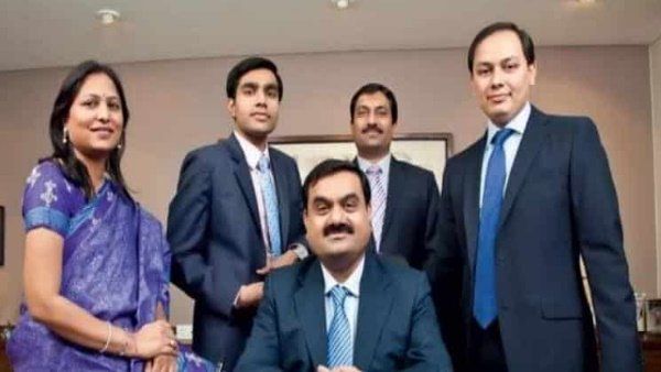 અદાણીની કુલ સંપત્તિ 8020 કરોડ અમેરિકી ડૉલર