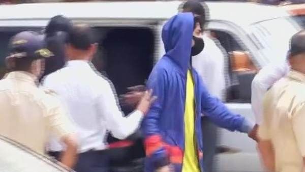 ડ્રગ્સ કેસ: હાઇકોર્ટની શરતનું પાલન કરી એનસીબીની ઓફીસમાં હાજર થયા આર્યન ખાન