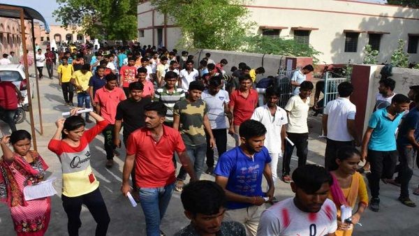 ગુજરાતમાં ગ્રામ રક્ષા દળની 600 પોસ્ટ પર ભરતી, પહોંચ્યા હજારો બેરોજગાર યુવાનો, પોલીસે કર્યો લાઠીચાર્જ