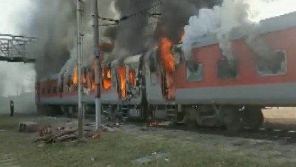 દુર્ગ-ઉધમપુર એક્સપ્રેસમાં લાગી ભીષણ આગ, કોઇ જાનહાની નહી